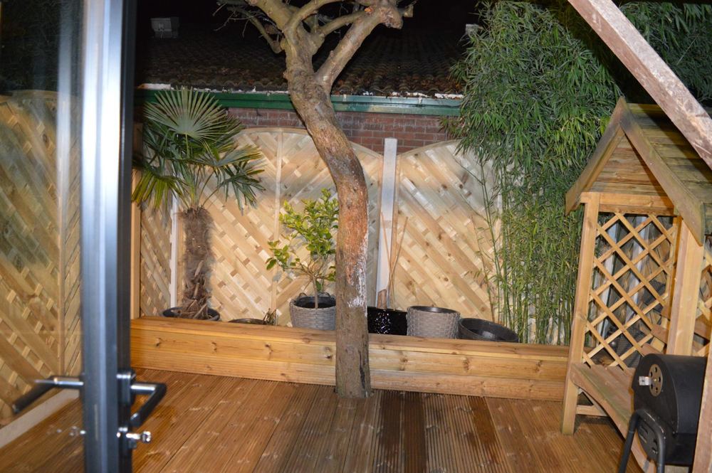 89 Talbot Road — The decked garden