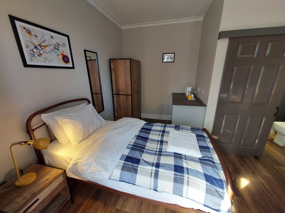 Yarmouth Road — Principal bedroom